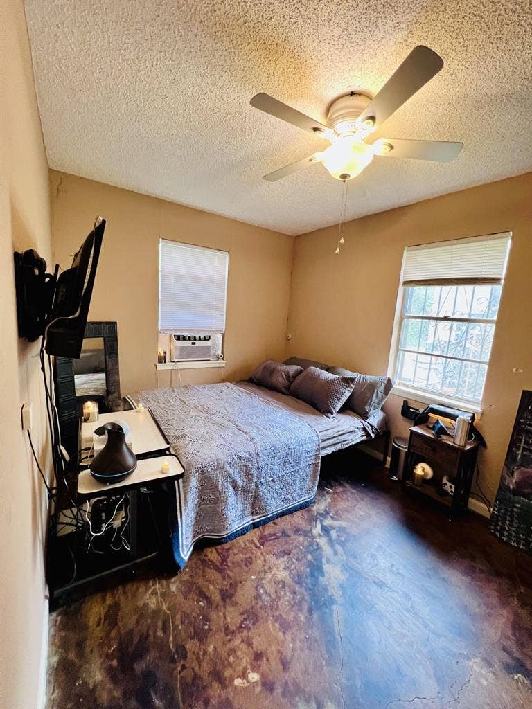 Roomie: furnished cozy wood/mod 2BR