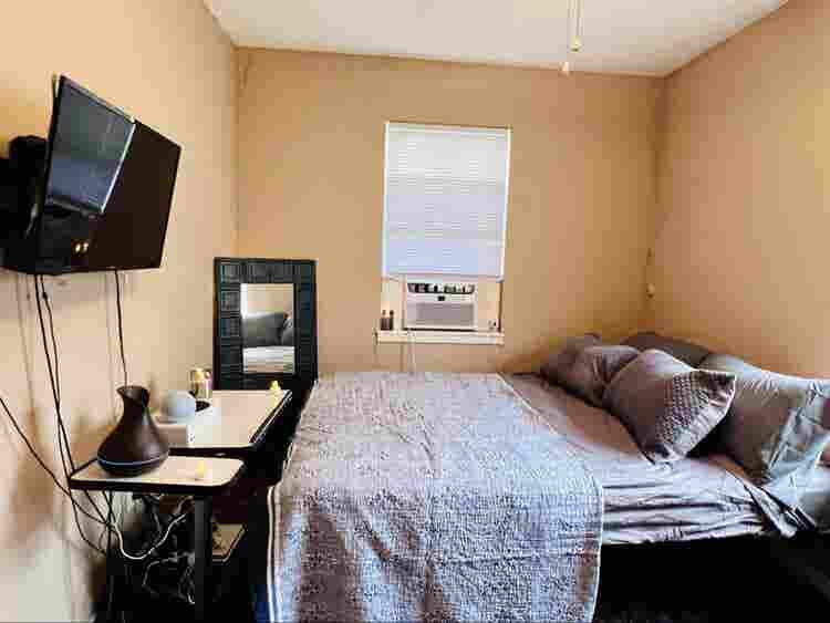 Roomie: furnished cozy wood/mod 2BR