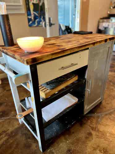 Roomie: furnished cozy wood/mod 2BR