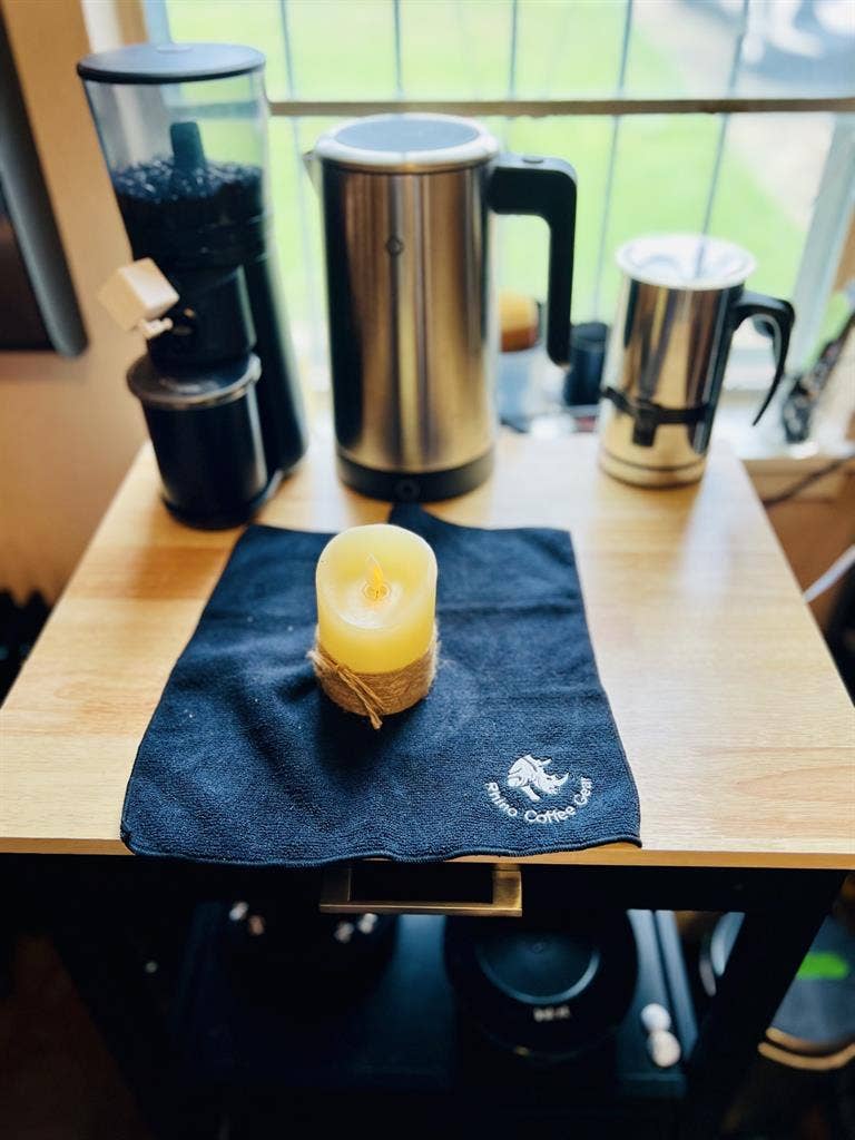 Roomie: furnished cozy wood/mod 2BR