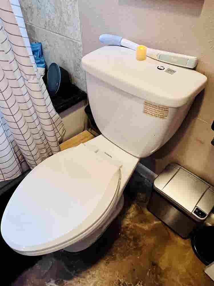Roomie: furnished cozy wood/mod 2BR