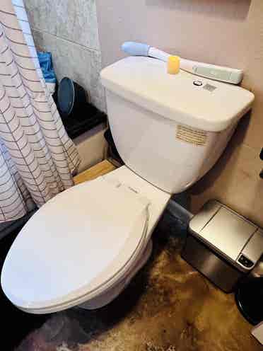 Roomie: furnished cozy wood/mod 2BR