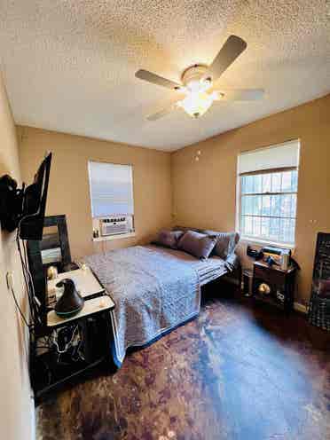 Roomie: furnished cozy wood/mod 2BR