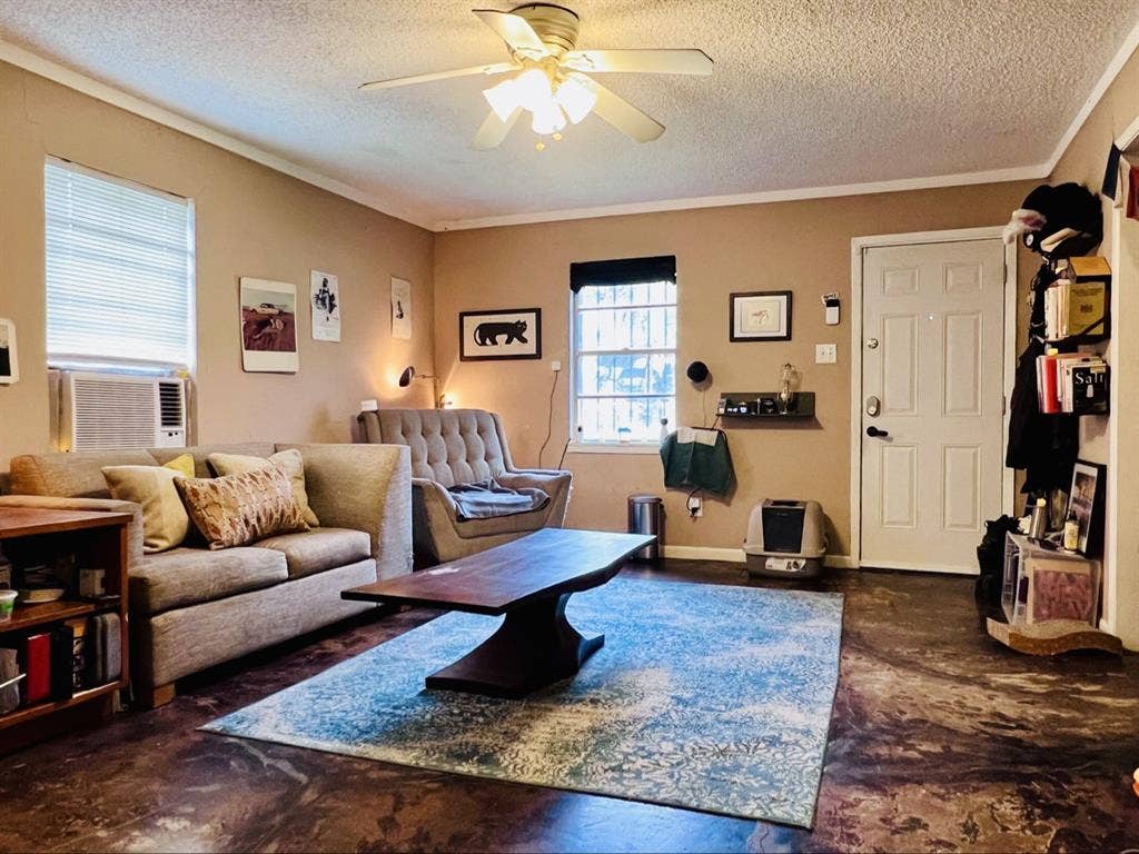 Roomie: furnished cozy wood/mod 2BR