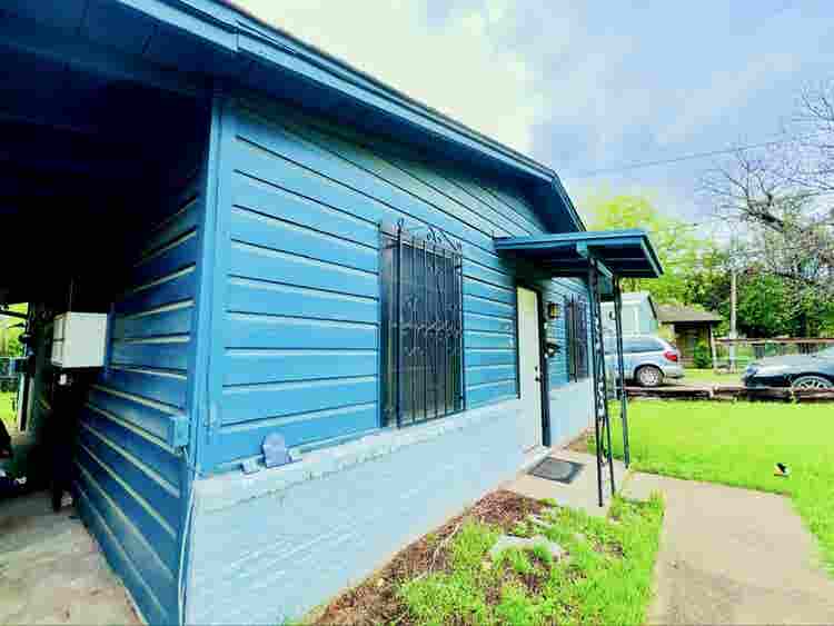 Roomie: furnished cozy wood/mod 2BR
