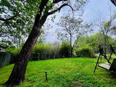 Roomie: furnished cozy wood/mod 2BR