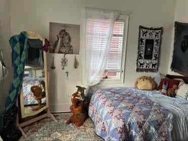 2 rooms available for lease