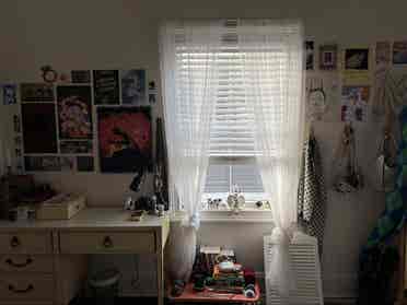 2 rooms available for lease