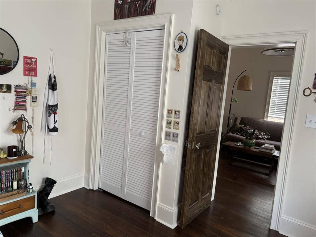 2 rooms available for lease