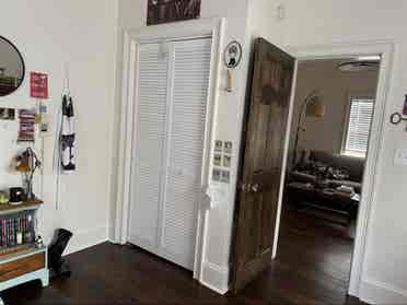 2 rooms available for lease