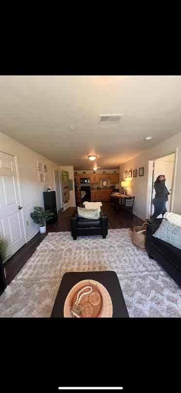 3 ROOMS AVAILABLE FOR SUBLEASE!!