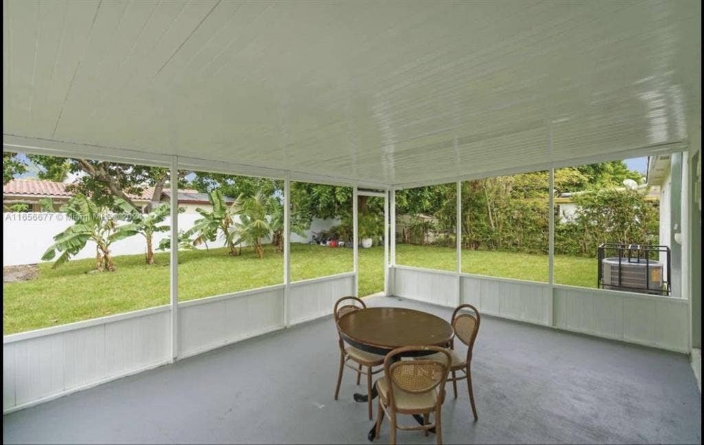 ROOM FOR RENT $