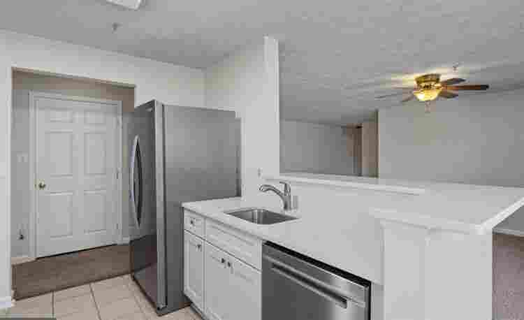 Private room w/ connected full bath