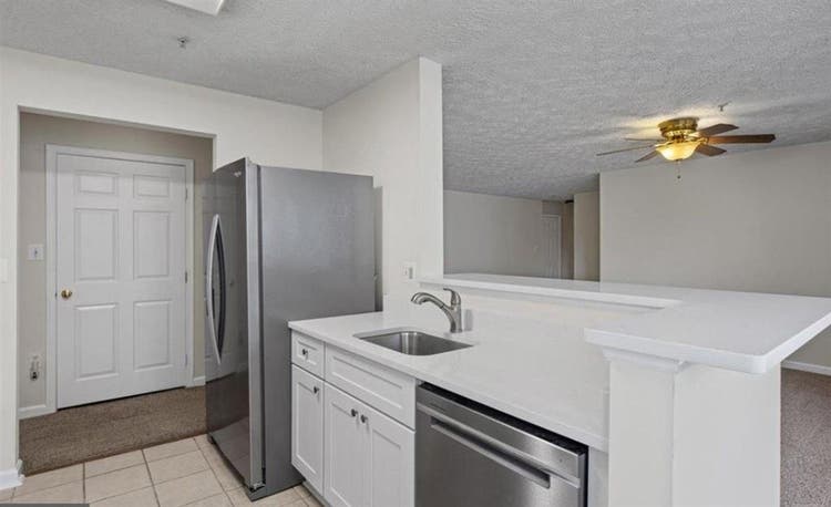 Private room w/ connected full bath
