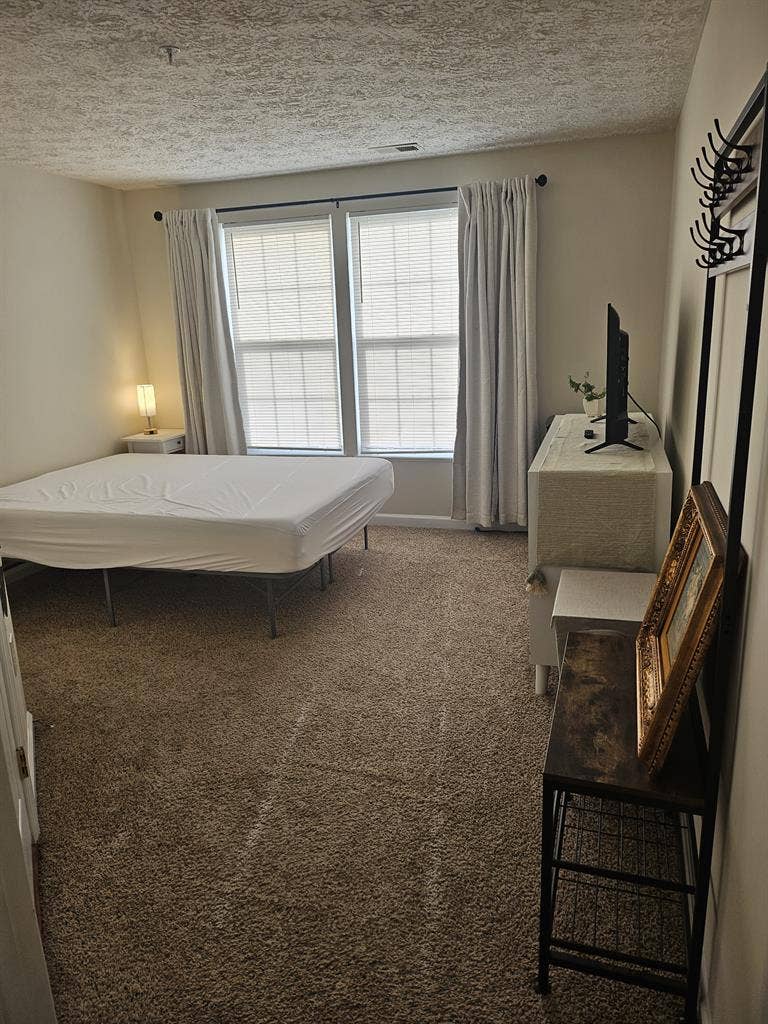 Private room w/ connected full bath