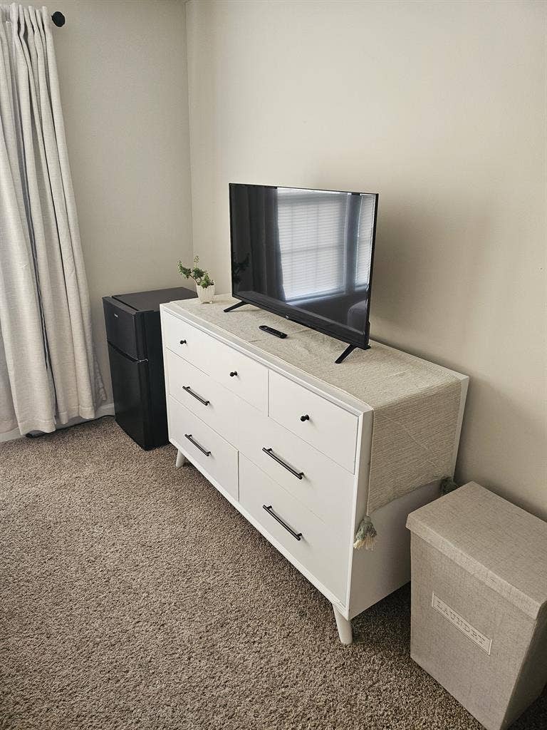 Private room w/ connected full bath