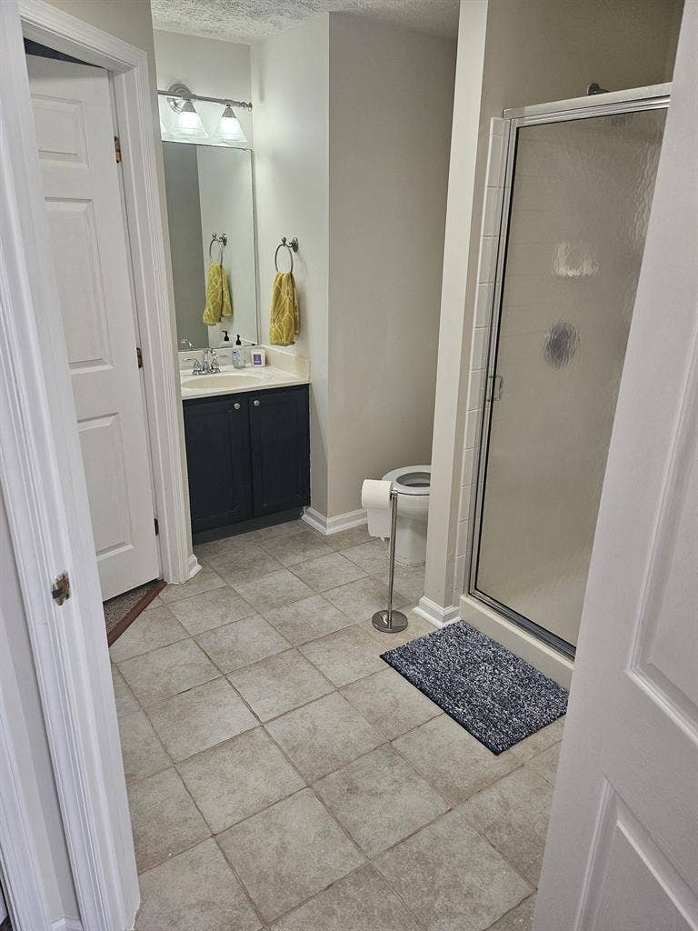 Private room w/ connected full bath