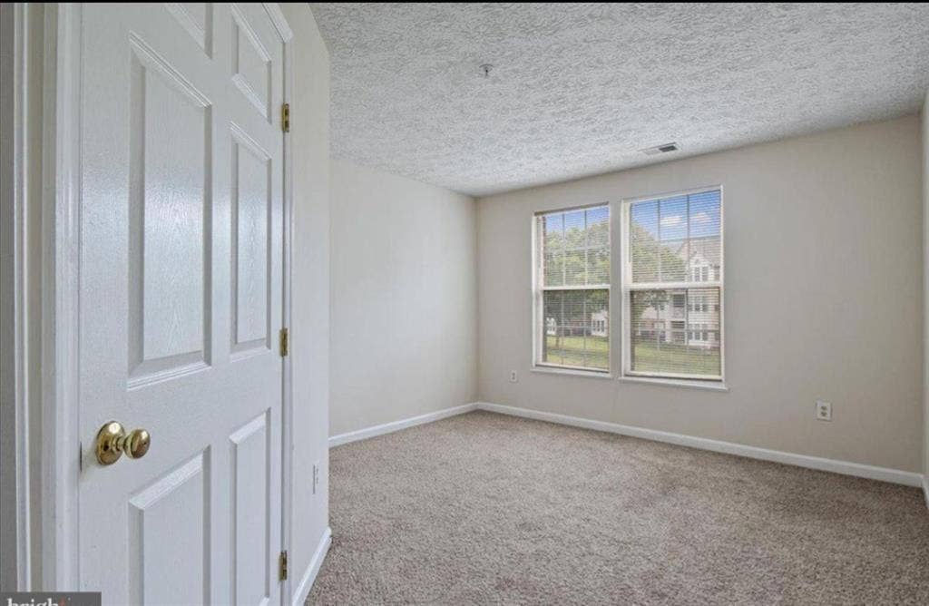 Private room w/ connected full bath