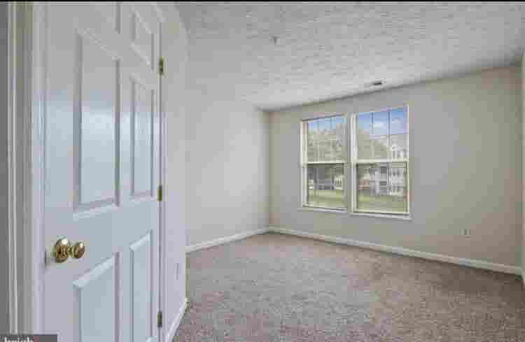 Private room w/ connected full bath