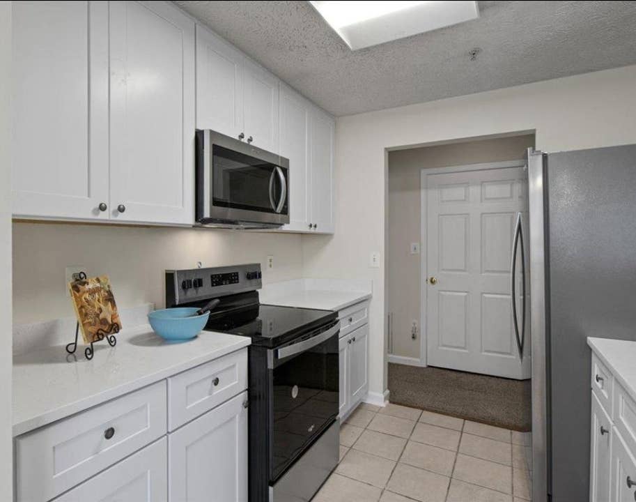 Private room w/ connected full bath