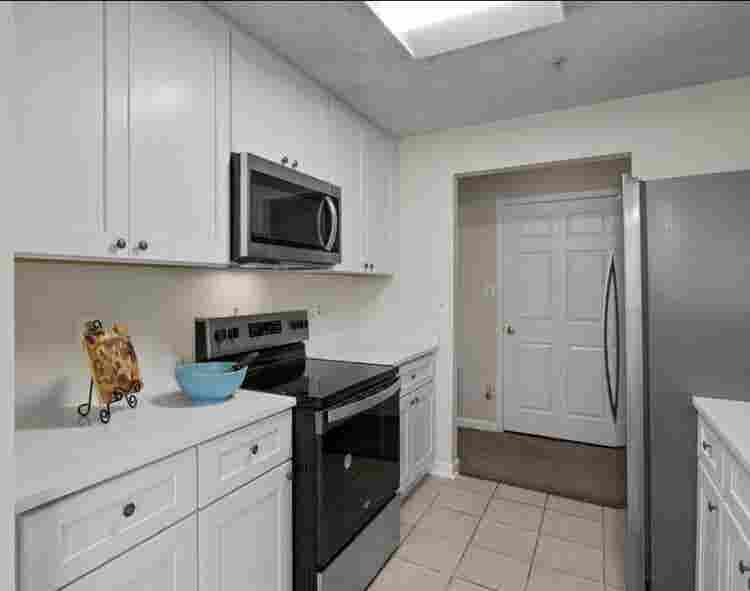 Private room w/ connected full bath