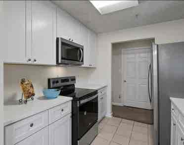 Private room w/ connected full bath
