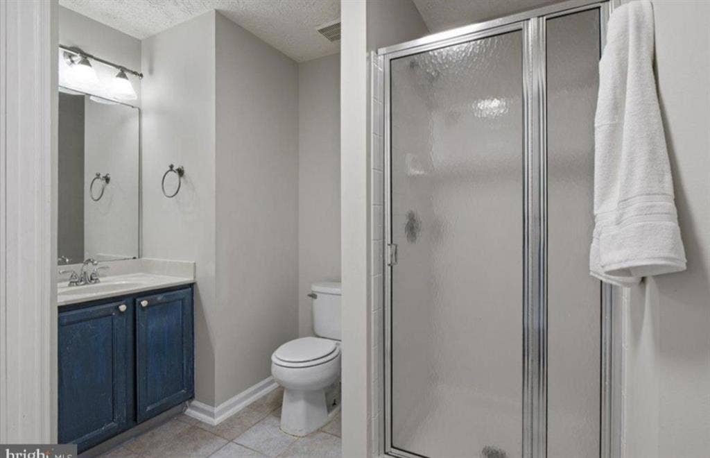 Private room w/ connected full bath