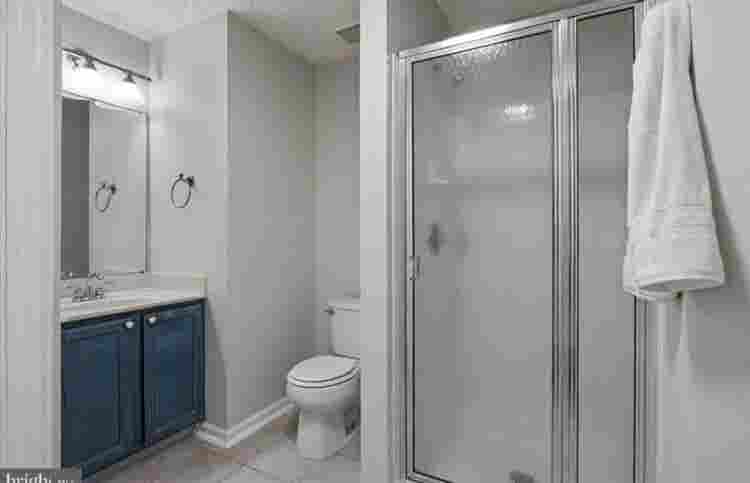 Private room w/ connected full bath