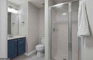 Private room w/ connected full bath