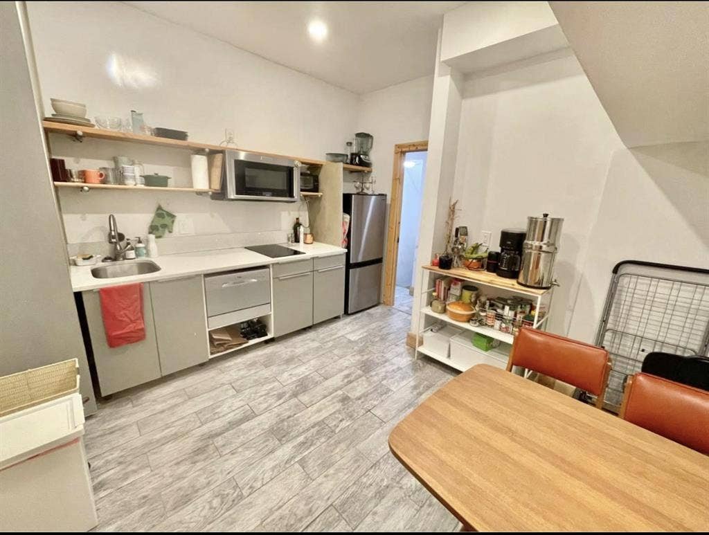 Private Room in B + Patio