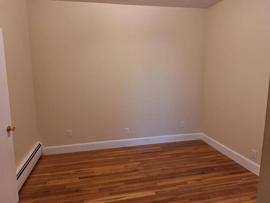 Looking for roommate