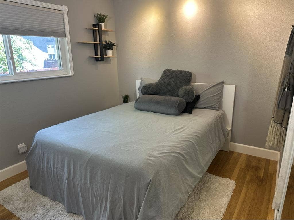 Furnished bedroom for rent