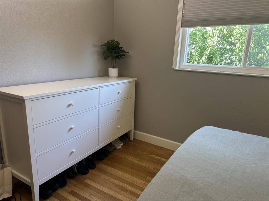 Furnished bedroom for rent