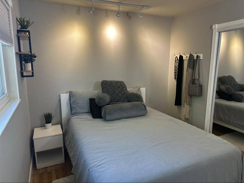 Furnished bedroom for rent