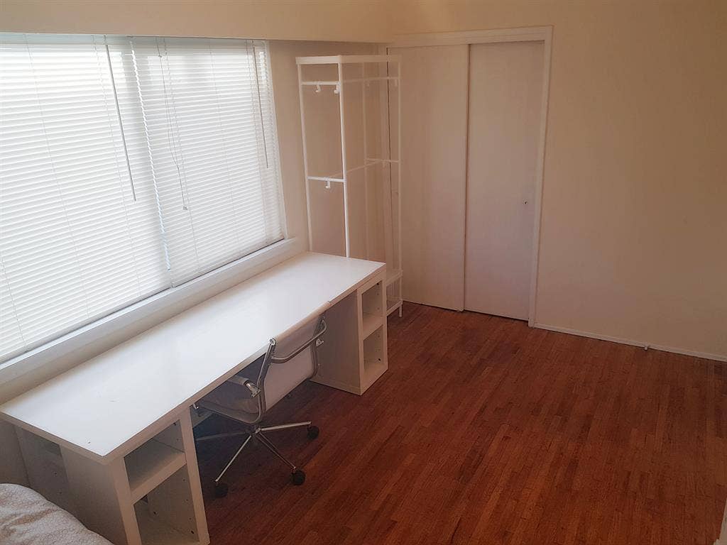 Downtown Vancouver! Large bedroom!