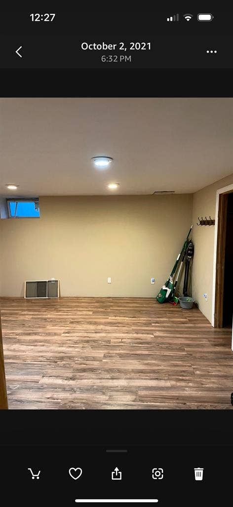 Large bedroom for rent woman only
