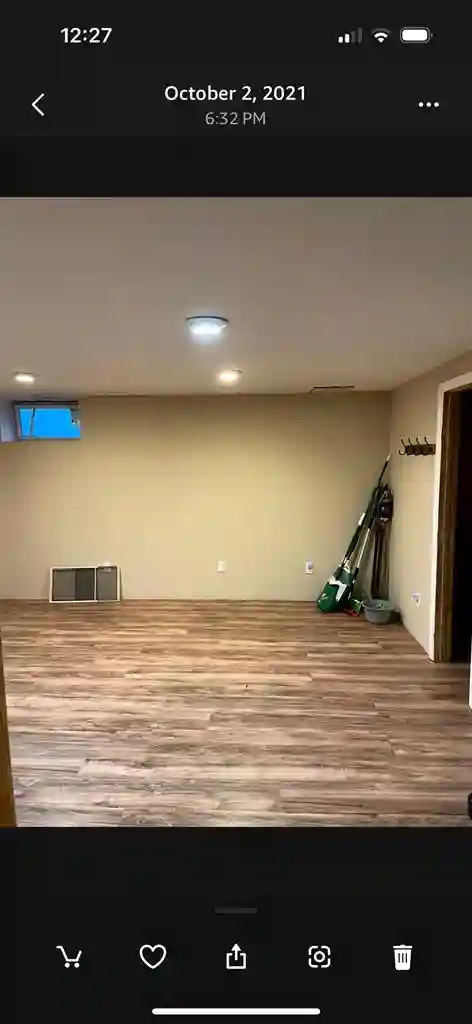 Large bedroom for rent woman only.