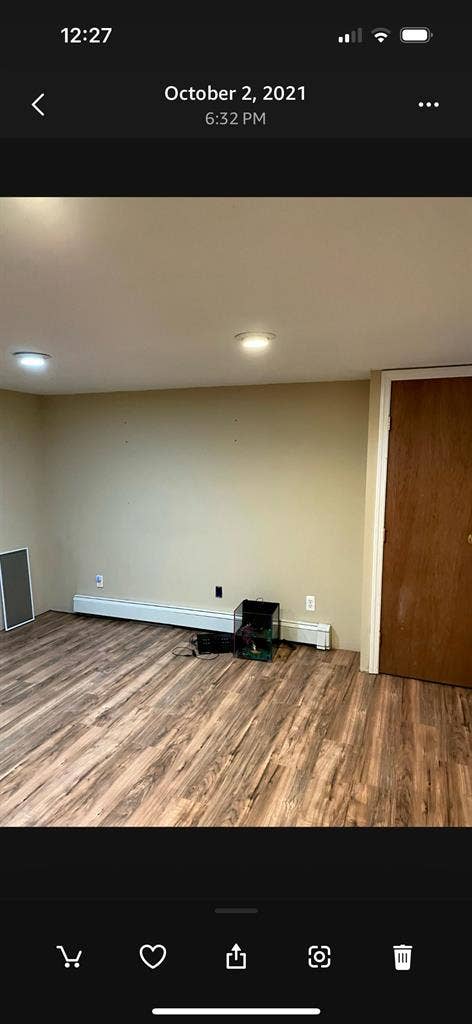 Large bedroom for rent woman only