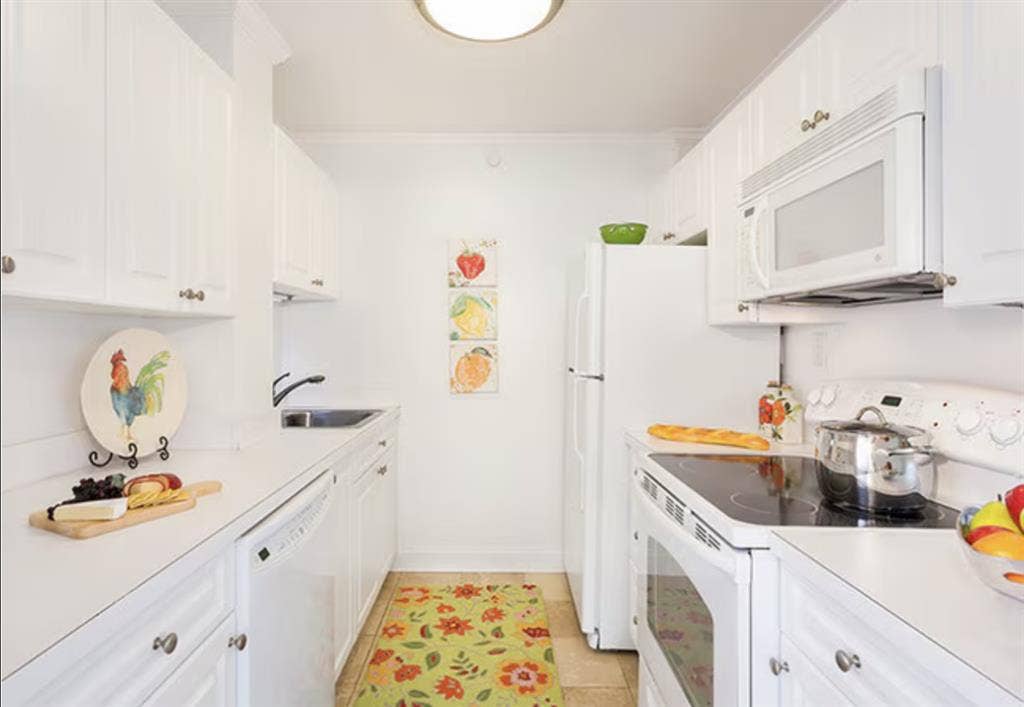 Downtown 1BR Sublet - June