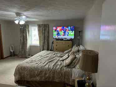 Looking for Roommate for Condo