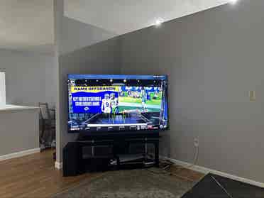 Looking for Roommate for Condo