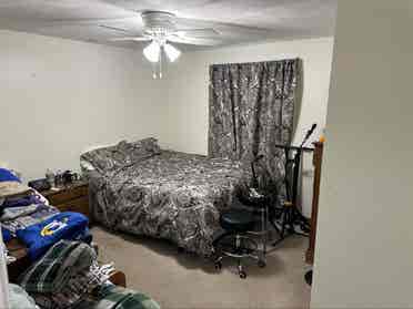 Looking for Roommate for Condo