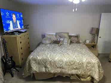 Looking for Roommate for Condo