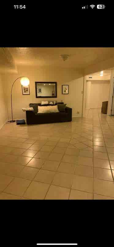 Looking for Roomate