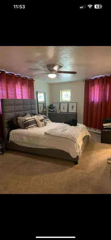 Looking for Roomate