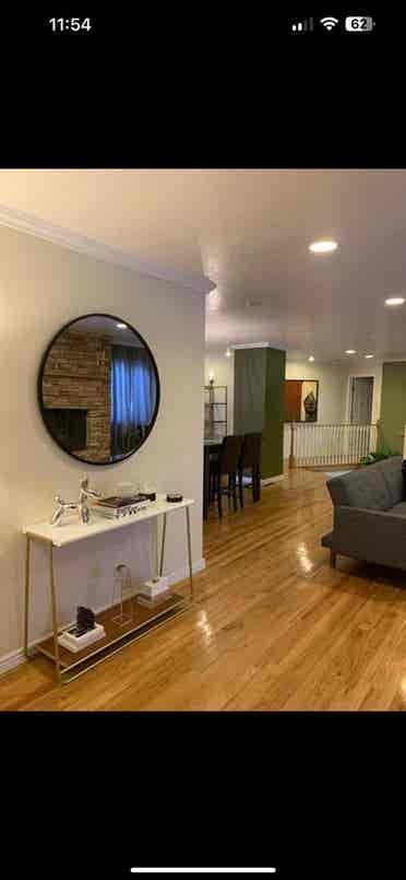 Looking for Roomate