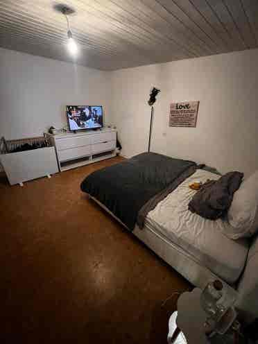Grosses WG Zimmer frei