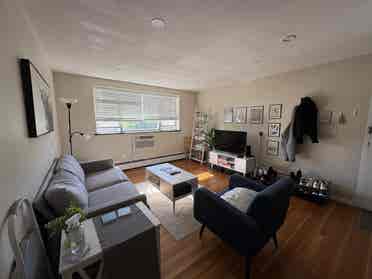 Looking for Female Roomie