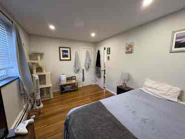 Looking for Female Roomie