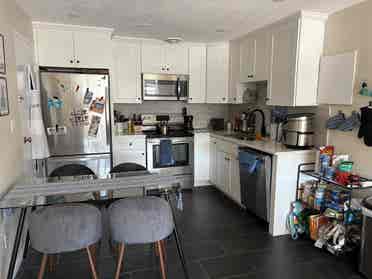 Looking for Female Roomie